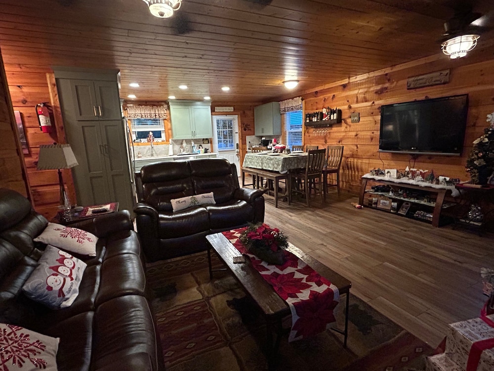 Riverside Retreat 4 Bedroom Cabin