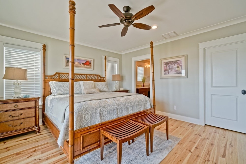 Myrtle Beach Vacations - Cinnamon Sands 6 Bedroom Home by Redawning - Property Image 4