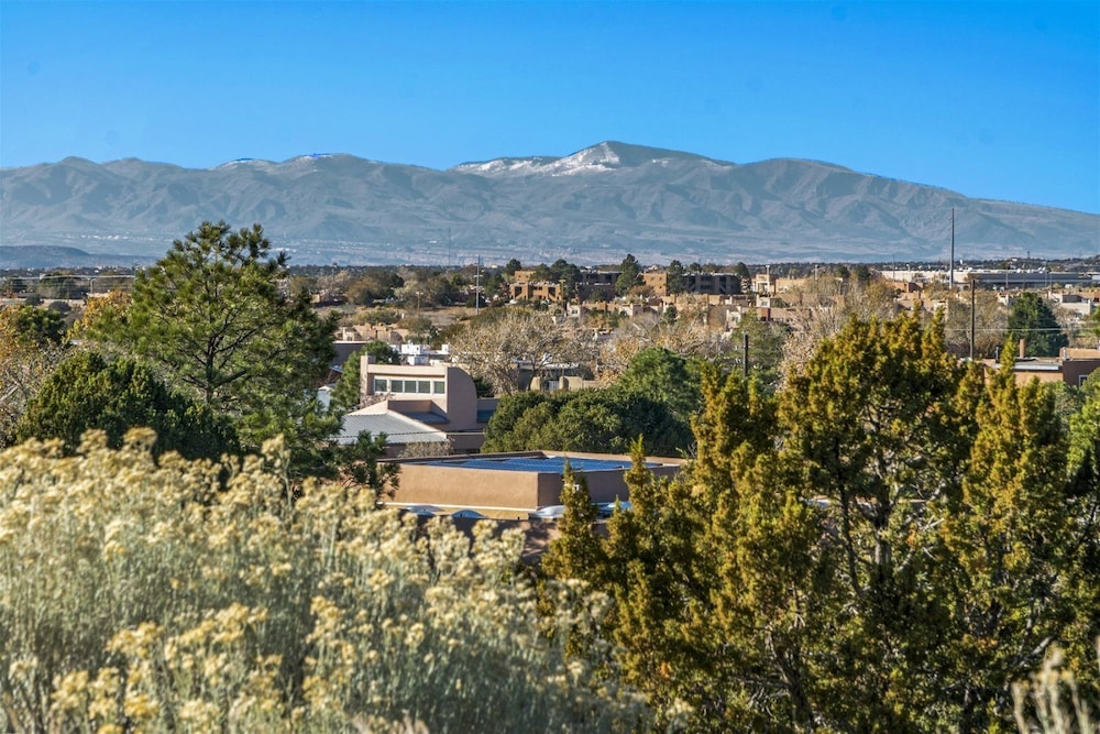 Arroyo Vista - Secluded Southwestern Luxury view 3