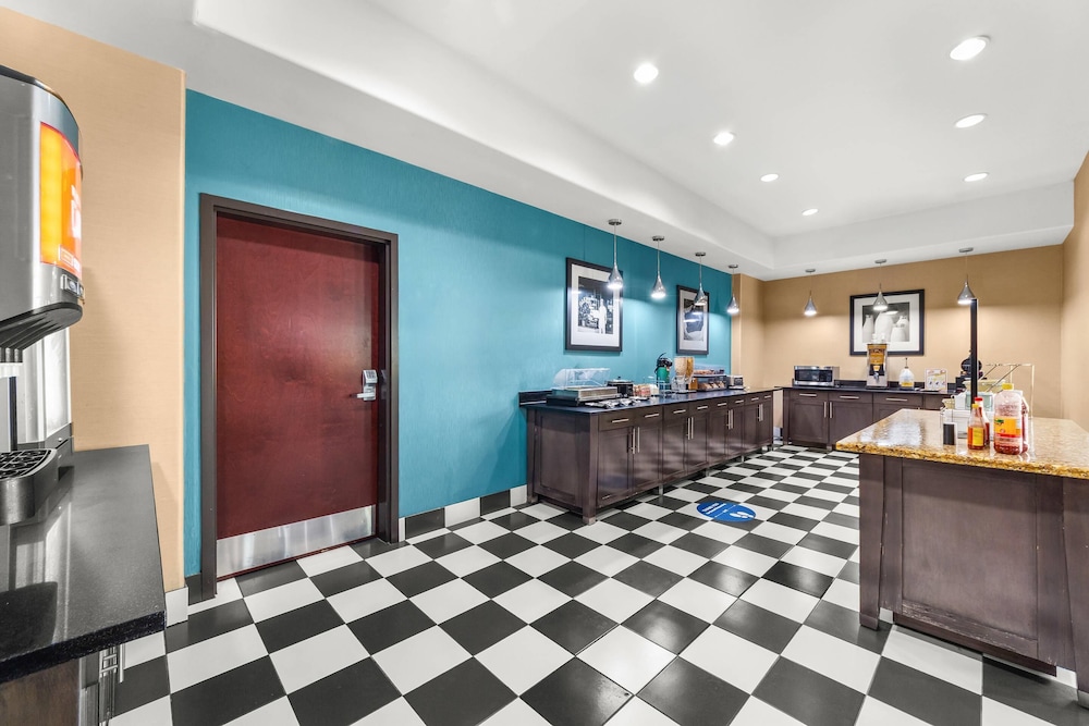 Quality Inn & Suites Pearsall