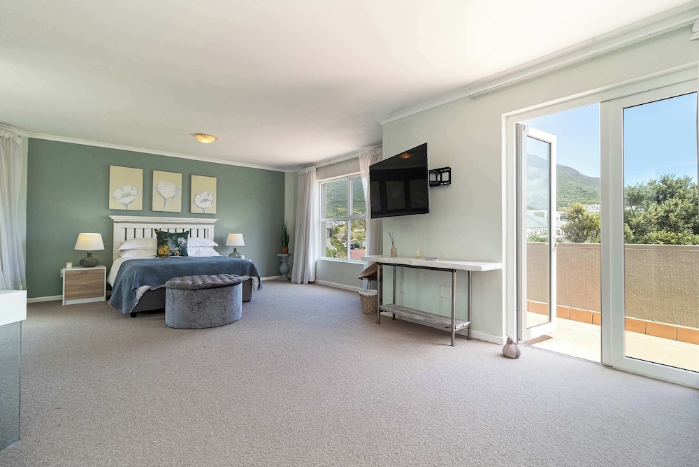 Beachfront Villa Sea Breeze ,hout Bay