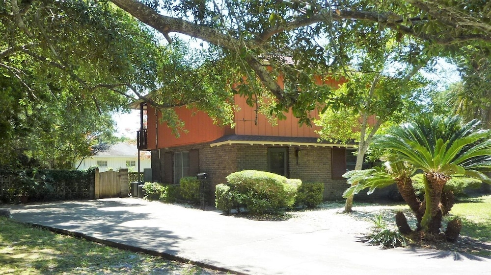 Ariel East Duplex 3 Bedroom Duplex view 5