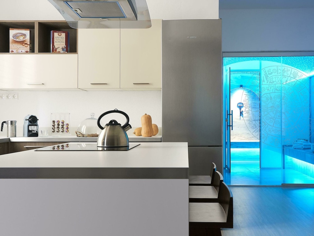 Luxury Villa With Heated Pool, Hamam, Hydromassage, Billiard, 700m to the Beach