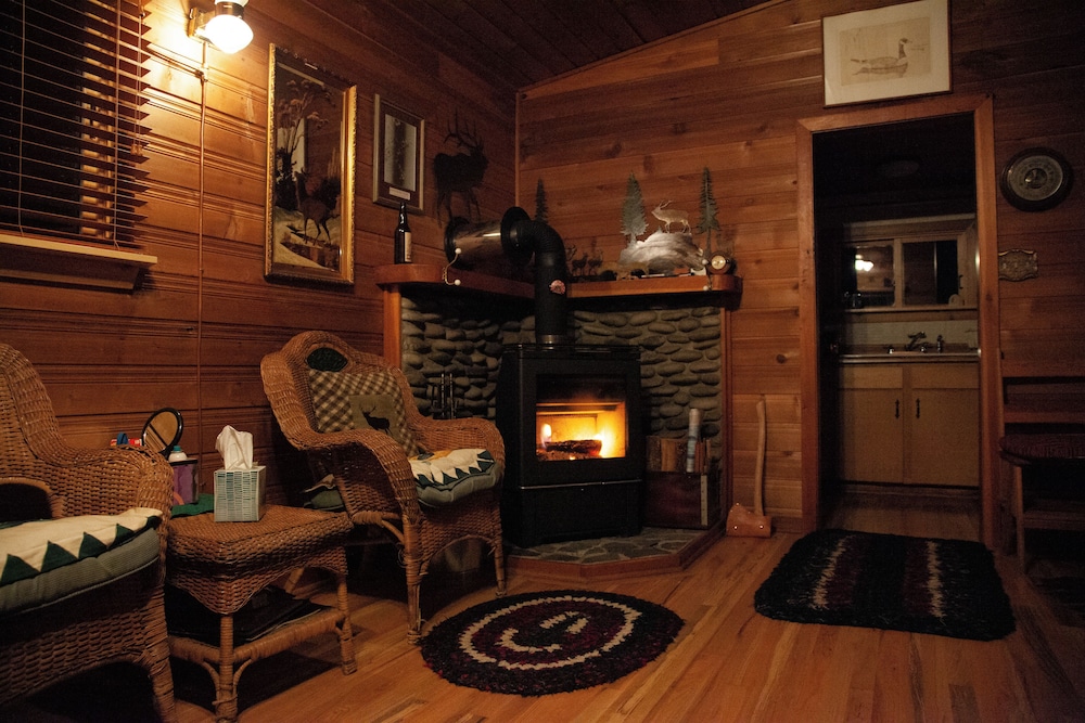 MapleRidge House: A BnB For All Seasons!