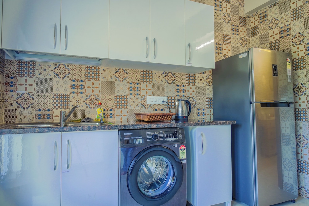 Alaya Stays Veera Marina 3 BHK Apartment