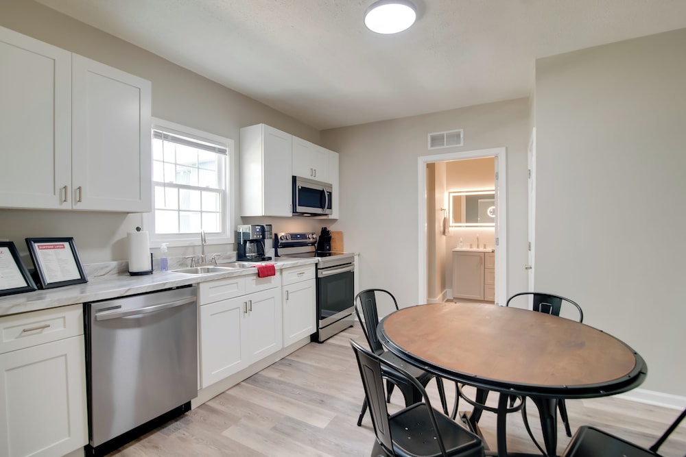 Hilltopper Convenience: Modern Duplex Near WKU