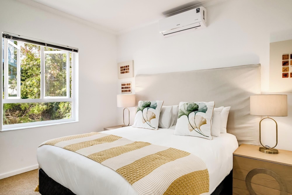 Chic 2bed in Camps Bay w Sea Views Bayview Rise