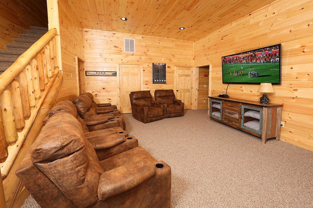 Picture Perfect 7 Br cabin by RedAwning