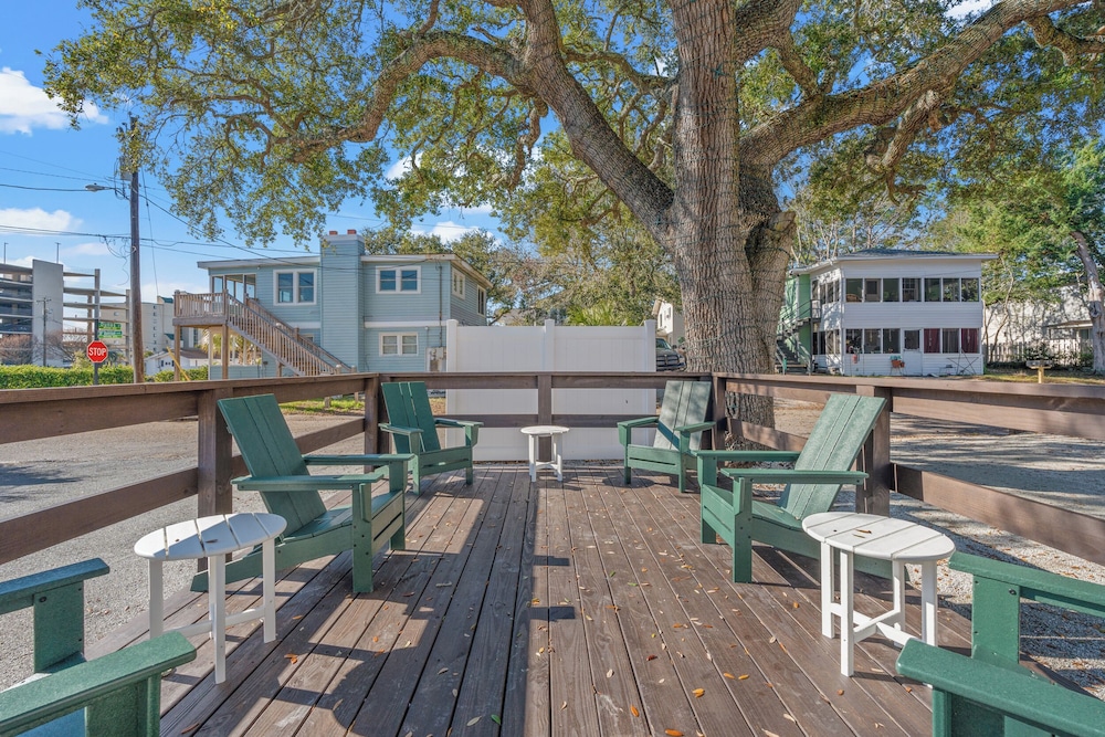 Treehouse Lounge - RR Beach Club