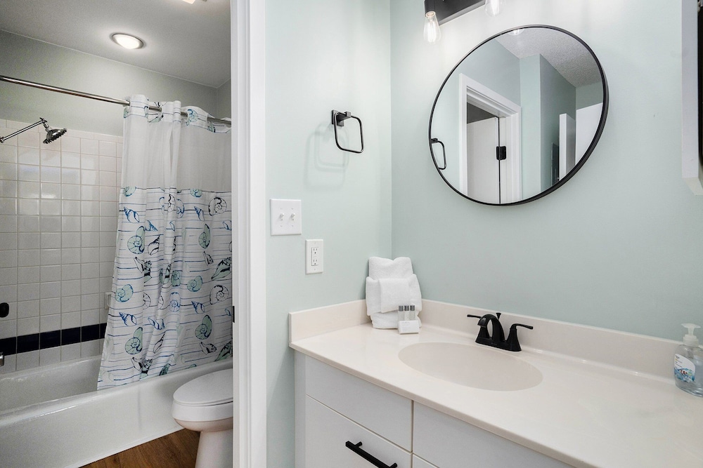 2d West Hyde Park 3 Bedroom Condo