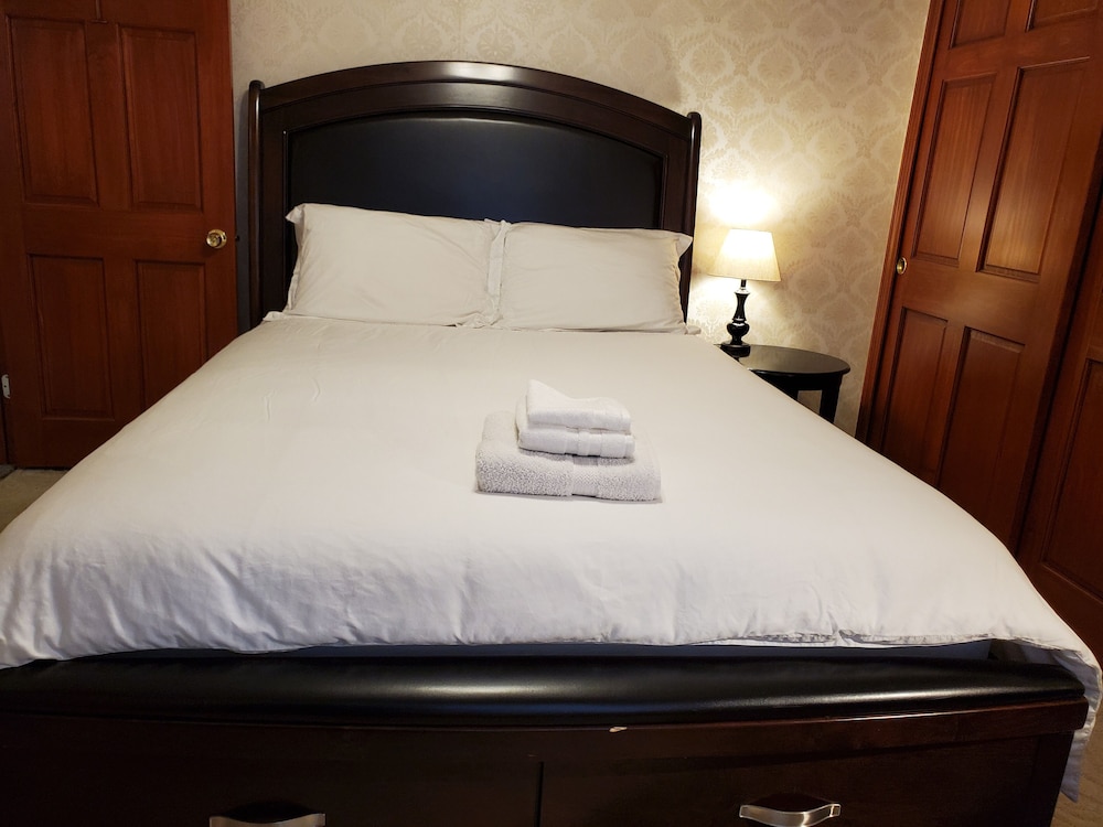 Boston Vacations - A Tranquil House In Cambridge - Property Image 3