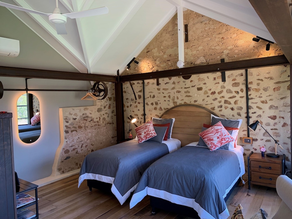 Old Chaff Mill Retreat - - luxury vineyard accommodation