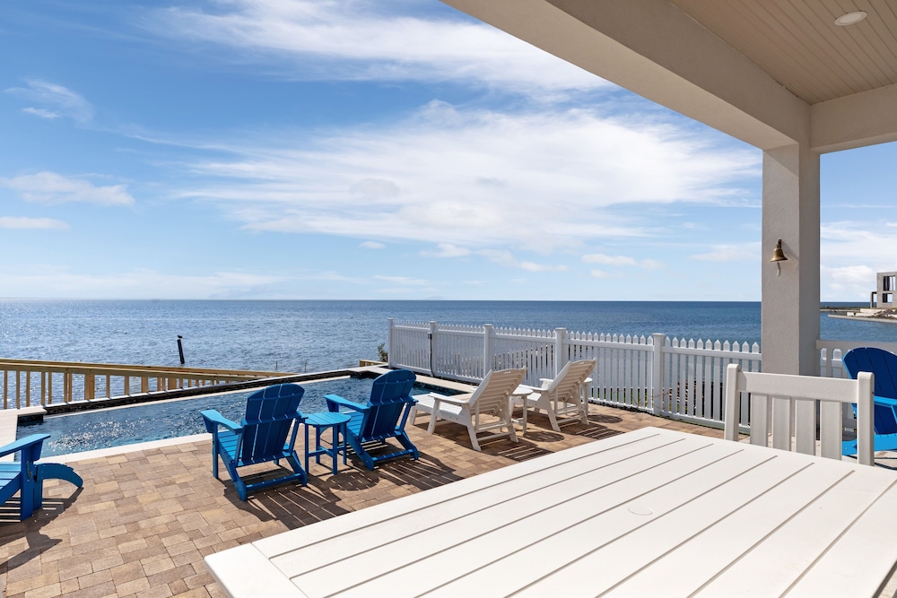 Ahh Da Sea - Waterfront, Backyard Ramp To Jetty & Laguna 3 Bedroom Home