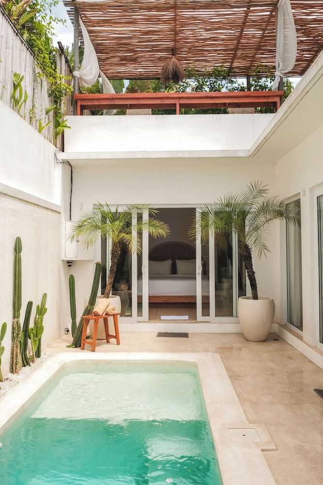 Kokomo Villas by Aayan