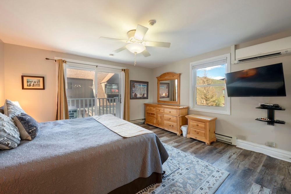 2BR Resort Plaza 5022 Slope-Side Park City Condo, Ideal for Families & Couples