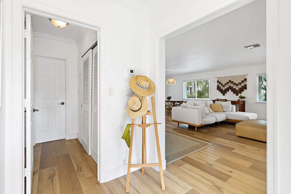 Spacious Beach Apt in Las Olas Blvd