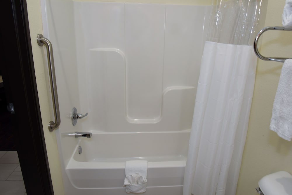 Enid Vacations - Home Away Suites - Property Image 5