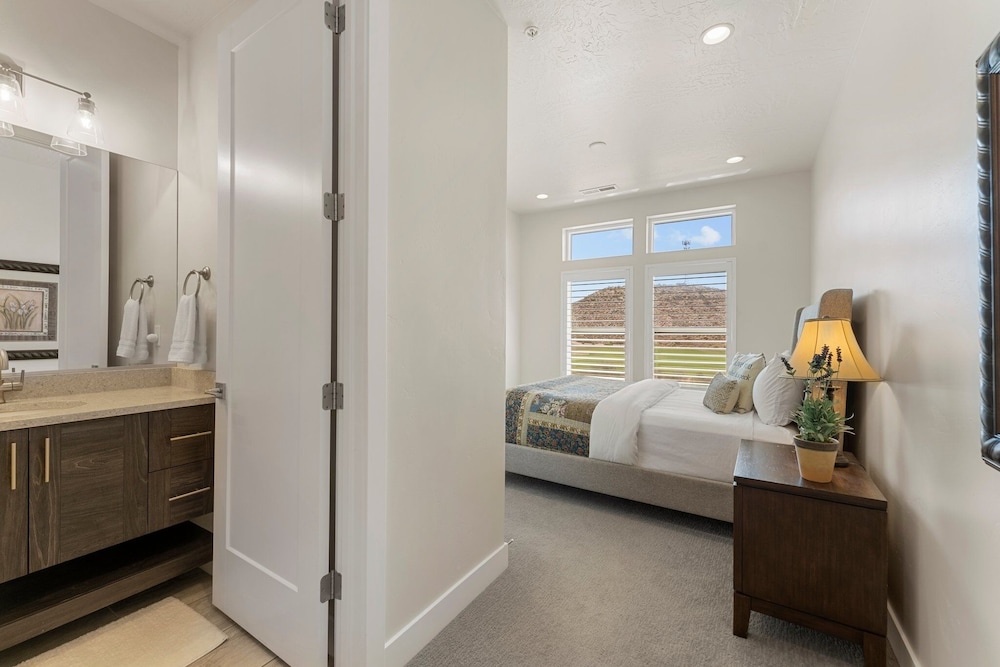 Coral Rock Vista 8 Bedroom Townhouse
