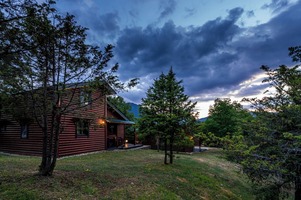 Chalet Likouresi Village