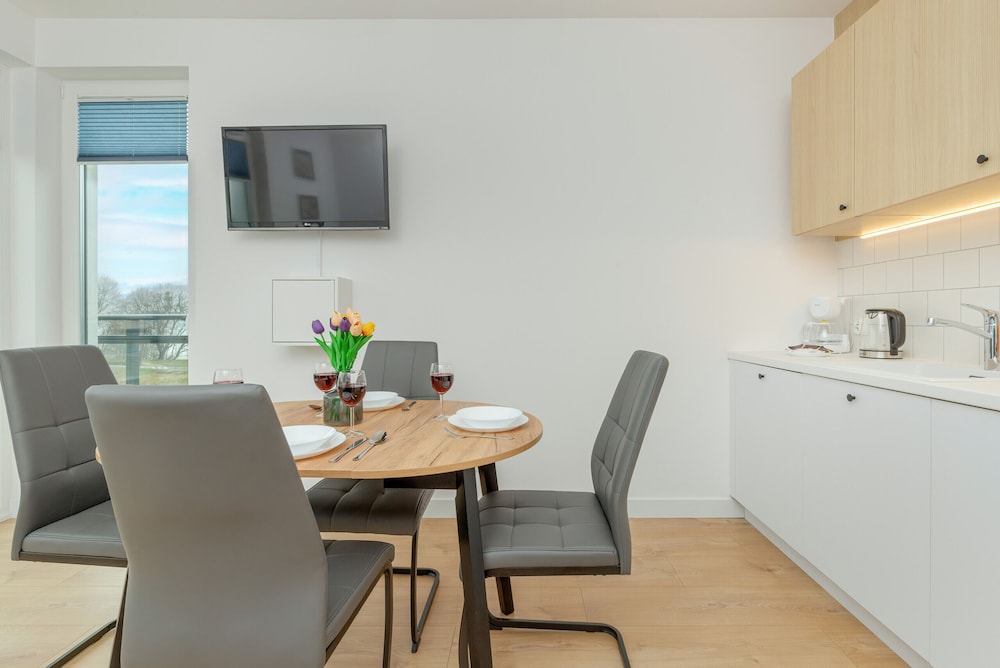 Two-bedroom Accepting Pets by Renters