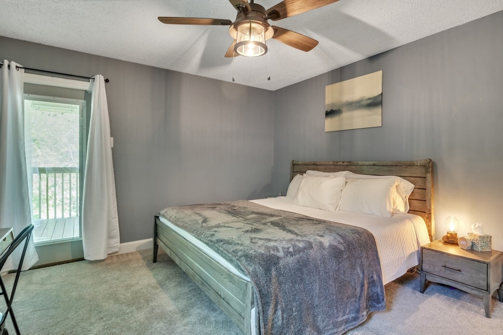 Captain Puddle Pirate's Hideaway - Near All Sevierville & Pigeon Forge Attractions & Great Smoky Mountains Np 3 Bedroom Home by RedAwning view 5