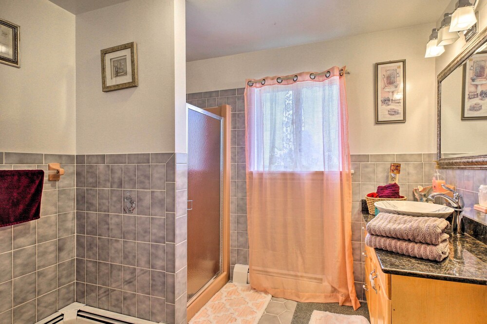 Hopewell Junction Apartment w/ Community Pool - Property Image 16