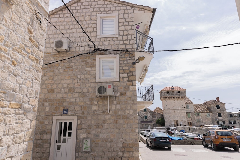 Apartments Kastilac with sea view