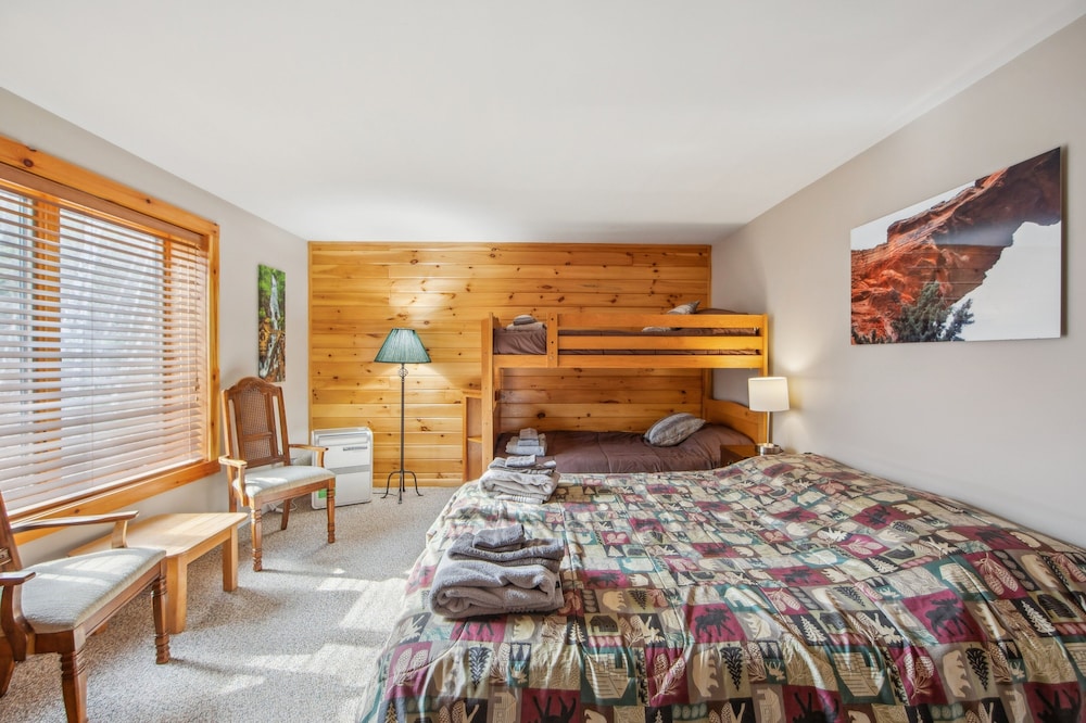 Echo 7 Building D - Retreat With Mountain Views 2 Bedroom Townhouse by The Summit at Gore Mountain