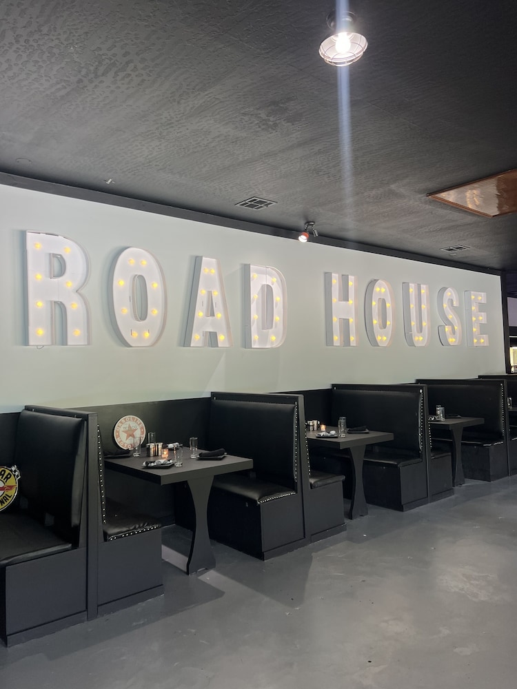 Laurel Vacations - Road House Hotel  RV Park - Property Image 5