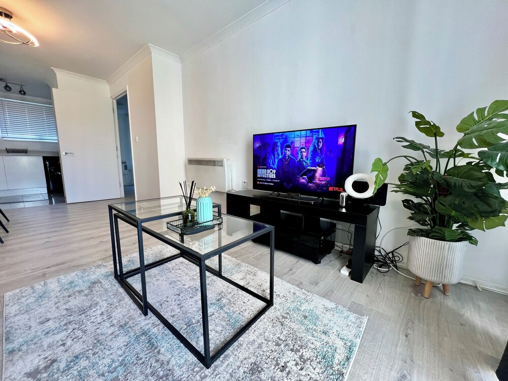 London Oasis Apartment Escape