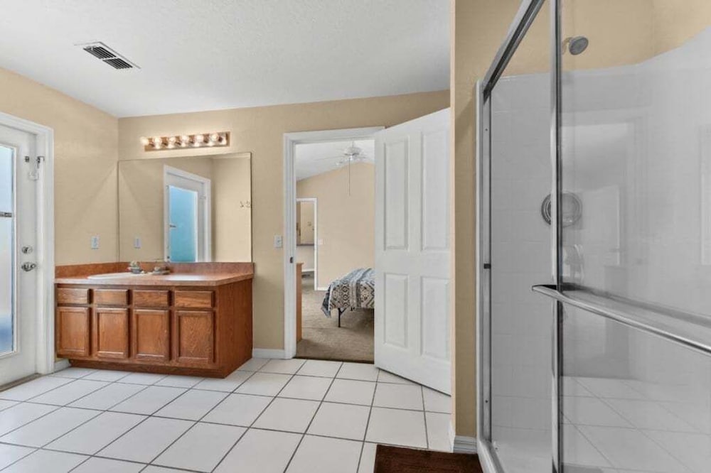 Reserve Retreat - Gated 4br With Pool Near Disney 4 Bedroom Villa