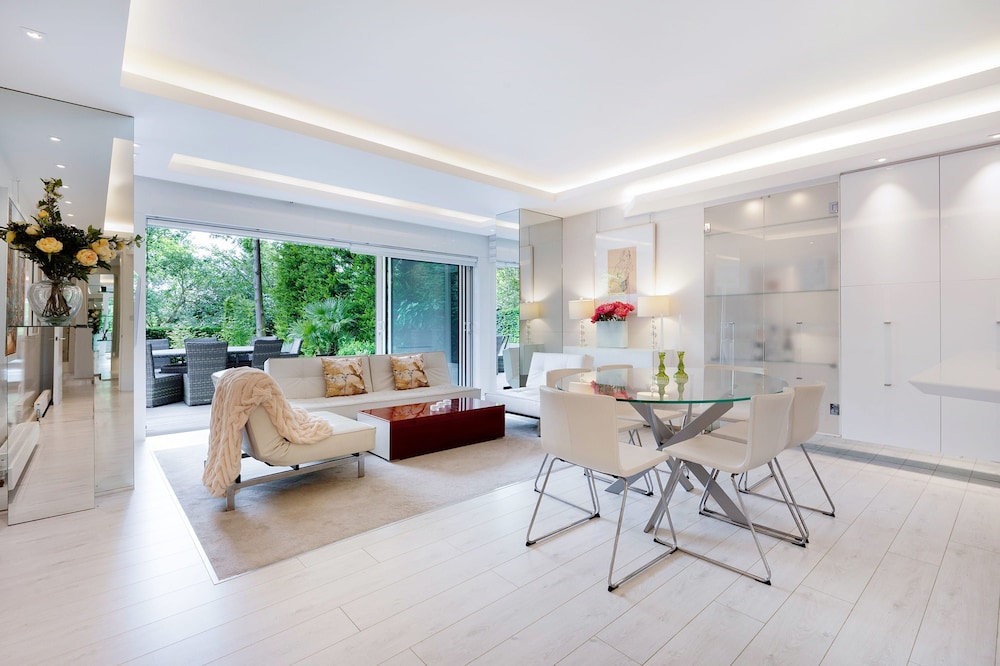 The White Peace Garden 3 bed Hampstead - by Out of Office Lifestyle