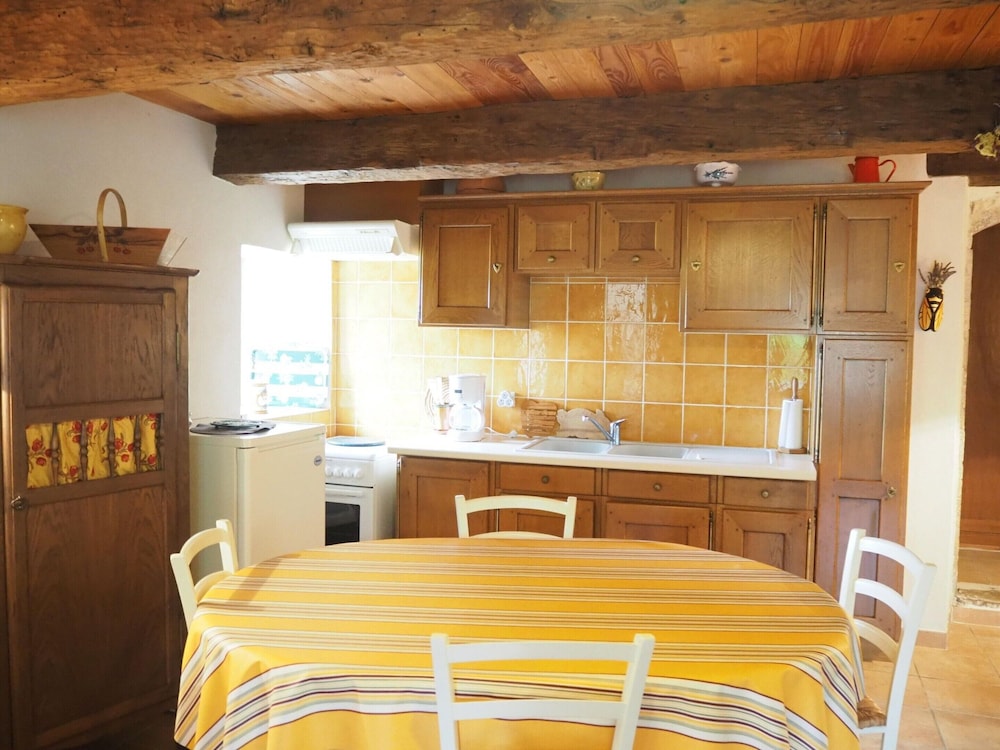 Private Garden House in Redortiers view 5
