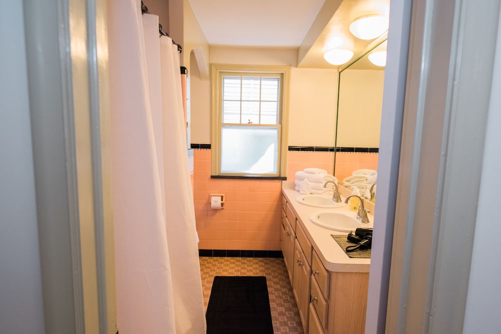 The Little Italy of Niagara Falls Bed & Breakfast