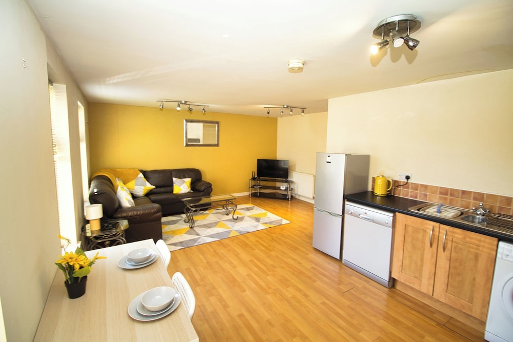 Modern Apartment - Quiet Location