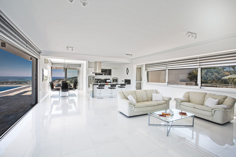 KO1 With Breathtaking sea Views