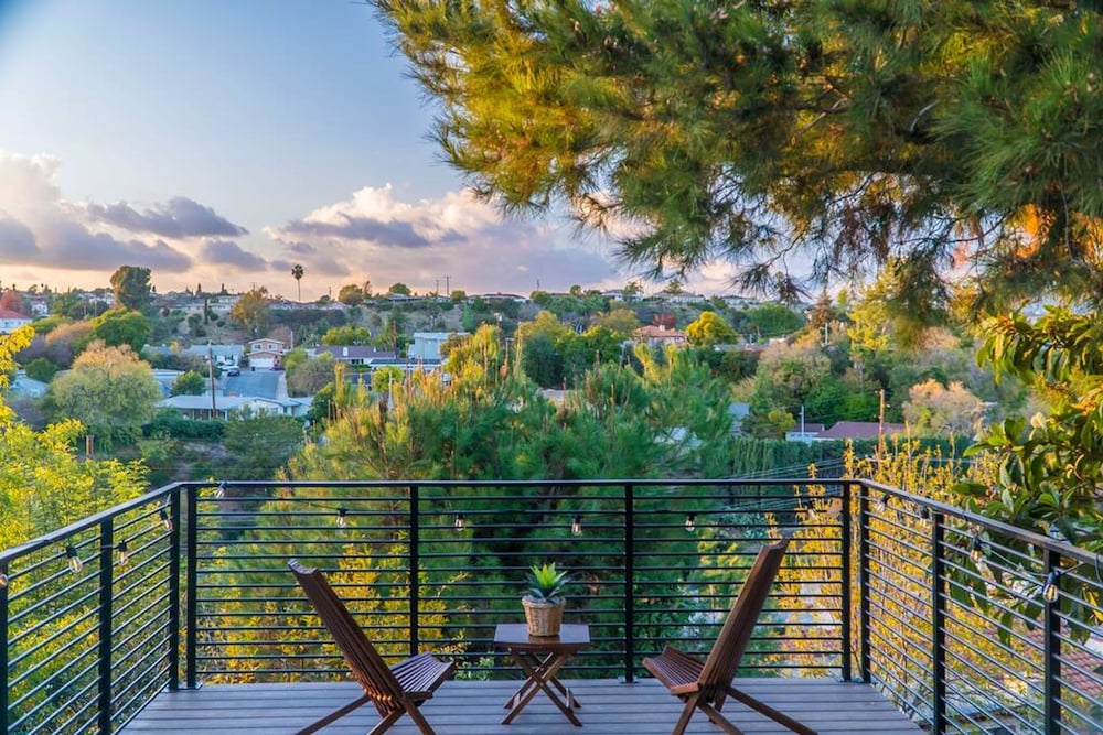 Cozy Comfort LA House With Stunning Scenic Views