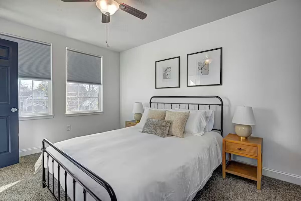 Spacious Home for Groups with Hot Tub in Indy
