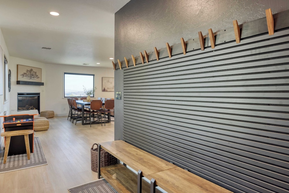 Terrace Hill Modern Paso Robles Escape Near Wineries, Dining, and Hot Springs