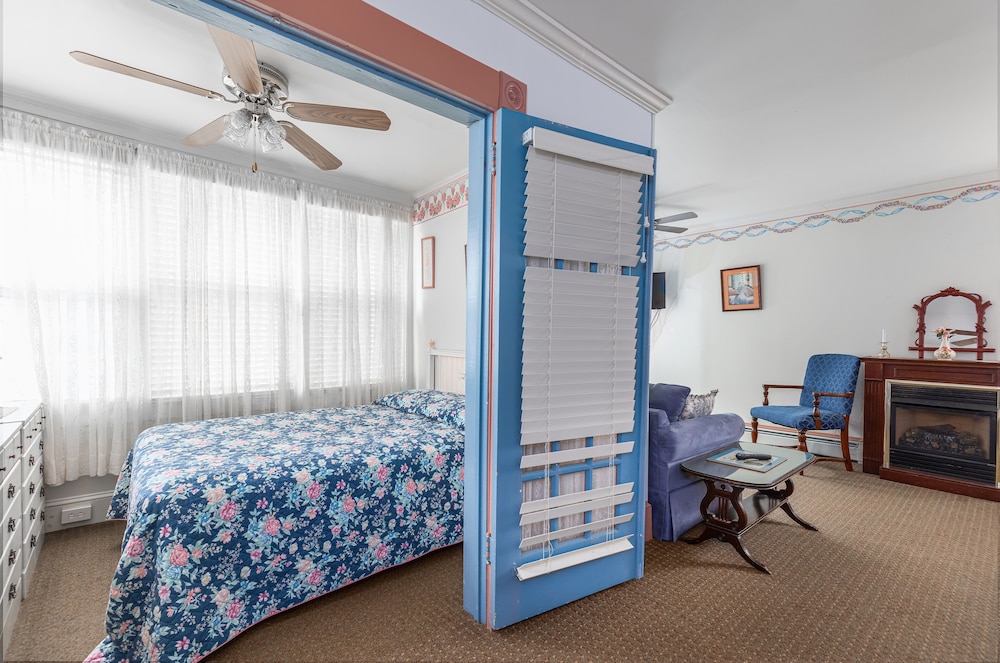 Antoinette's Apartments & Suites