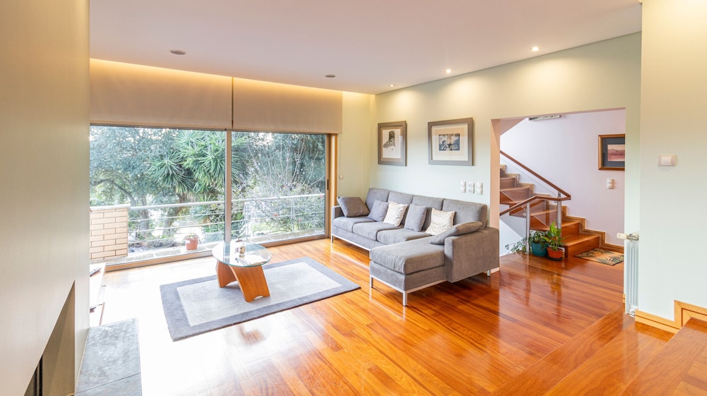 Gorgeous Villa Looking to Douro