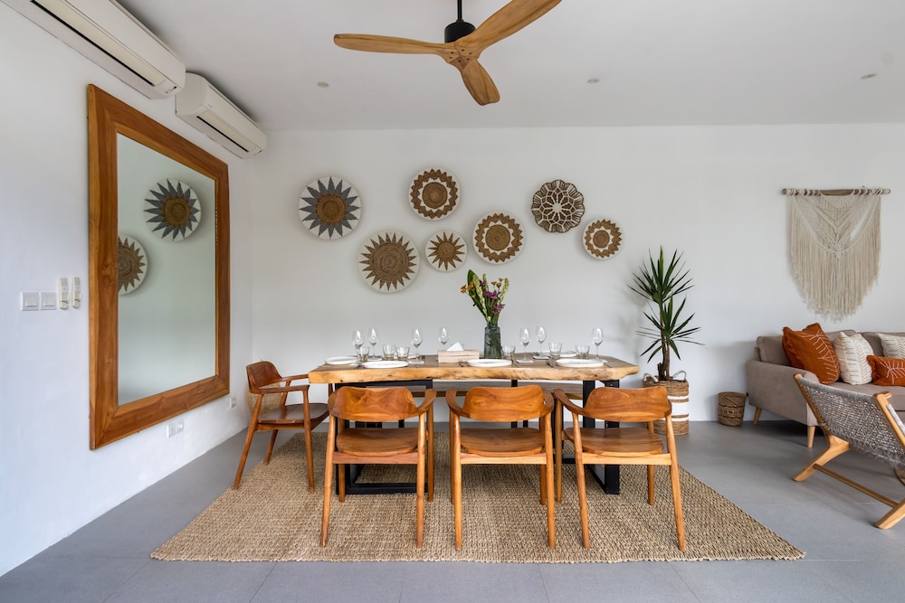 Beautiful Boho-chic 4br Tropical Villa in Pererenan Canggu