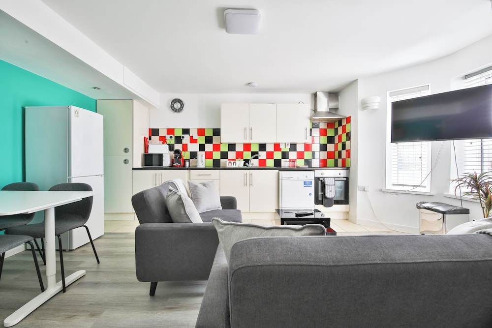 2 Bed Apartment Near Cardiff Bay