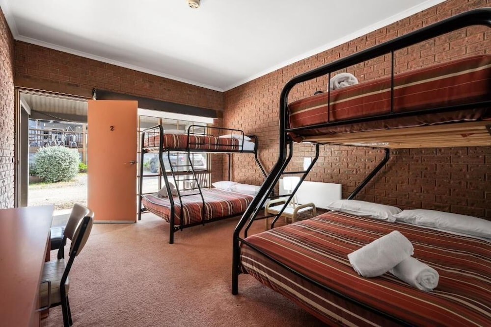 Harrietville Snowline Hotel
