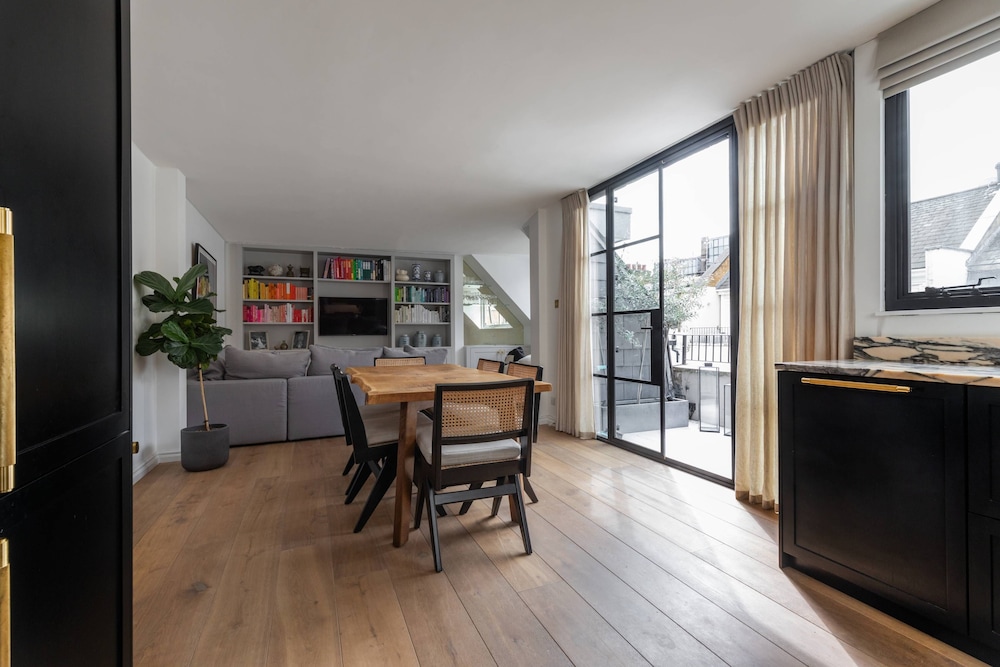 Princes Gate Mews III by Onefinestay