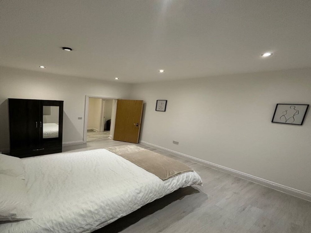 Immaculate 1-bed Apartment in Walton on the Naze view 5