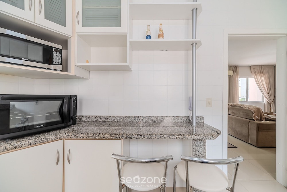 3 Bedroom apt 300m fr the Central Beach BC Idn0402