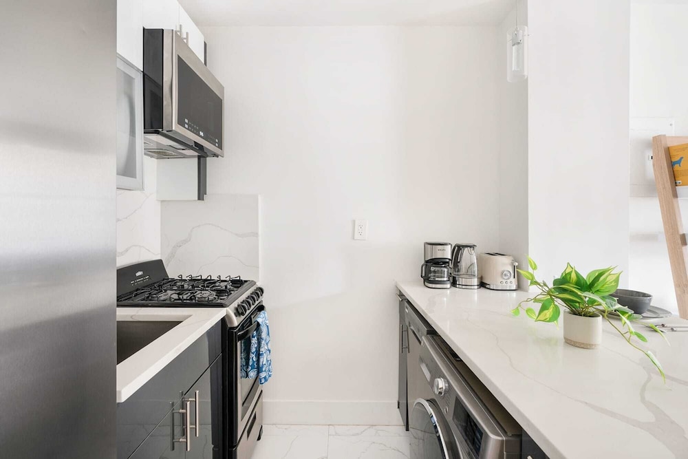 1597 New York Apt