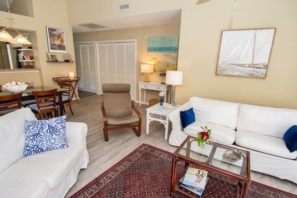West Hyde Park 2e 2 Bedroom Condo