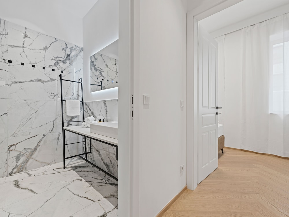 Living No. 5 by GT7 Hospitality